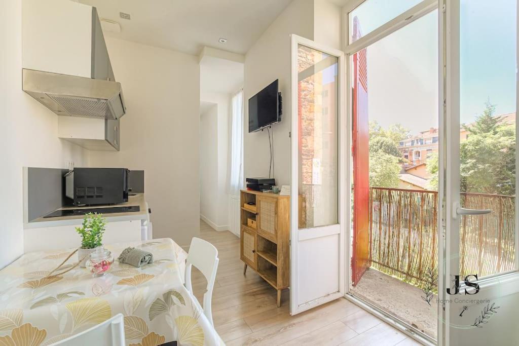 Le Paisible - Proximite Metro A Apartment Villeurbanne Exterior photo